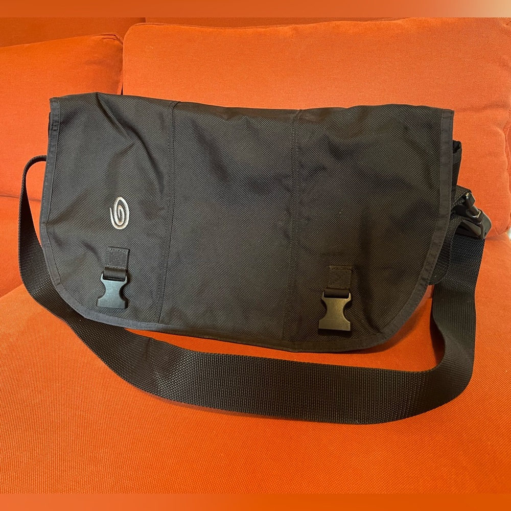 Timbuk2 black messenger bag - M